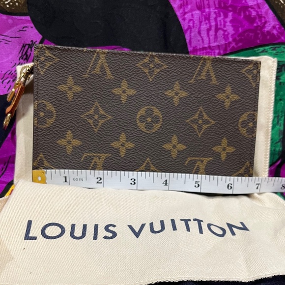 Pouch - Picture 1 of 9
